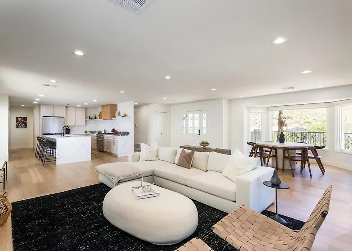 Breezy 3br - Private Pool, Chefs Kitchen And Holiday home Phoenix