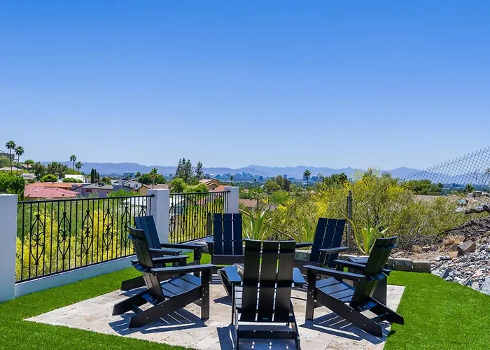 Breezy 3br - Private Pool, Chefs Kitchen And * Phoenix