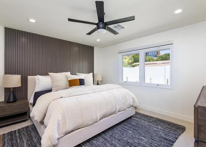 Breezy 3br - Private Pool, Chefs Kitchen And Holiday home