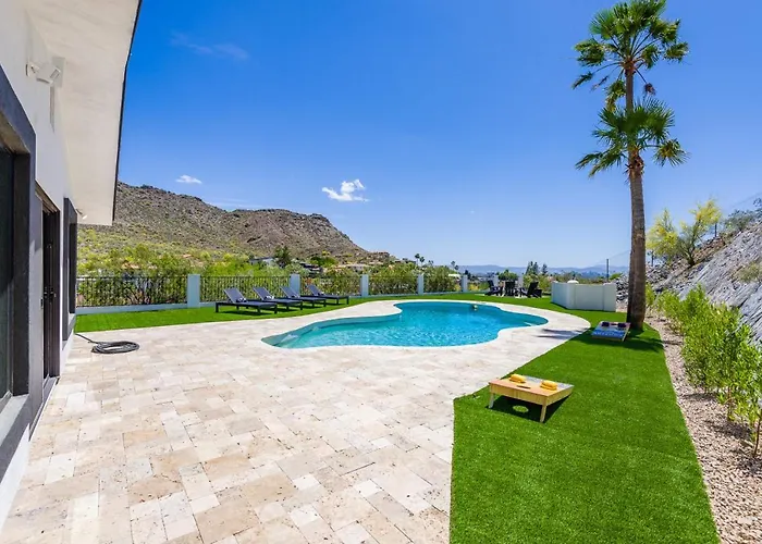 Breezy 3br - Private Pool, Chefs Kitchen And Holiday home