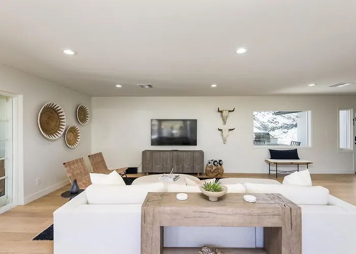 Holiday home Breezy 3br - Private Pool, Chefs Kitchen And