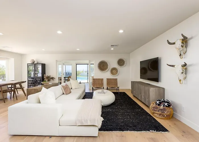 Breezy 3br - Private Pool, Chefs Kitchen And