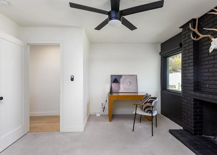 Breezy 3br - Private Pool, Chefs Kitchen And Holiday home *