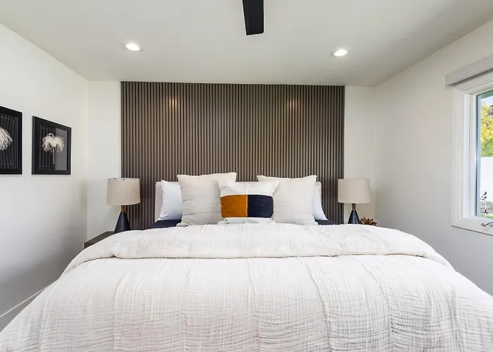 Breezy 3br - Private Pool, Chefs Kitchen And