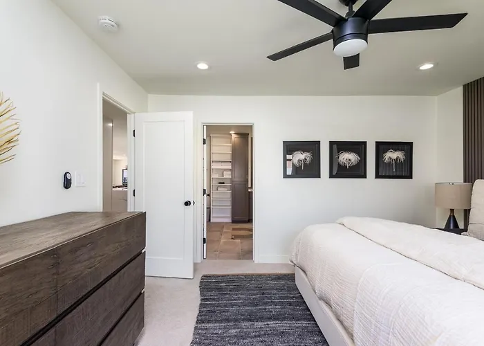 Breezy 3br - Private Pool, Chefs Kitchen And