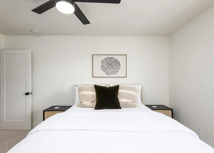Breezy 3br - Private Pool, Chefs Kitchen And Holiday home *