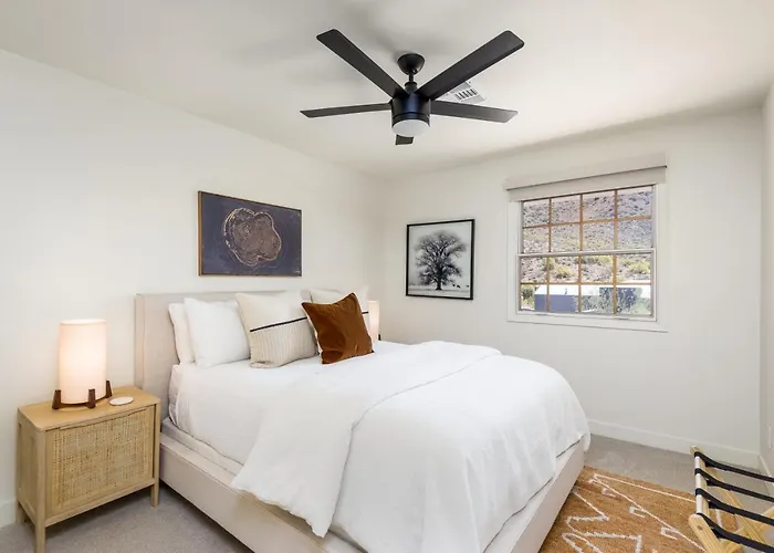 Breezy 3br - Private Pool, Chefs Kitchen And Holiday home Phoenix