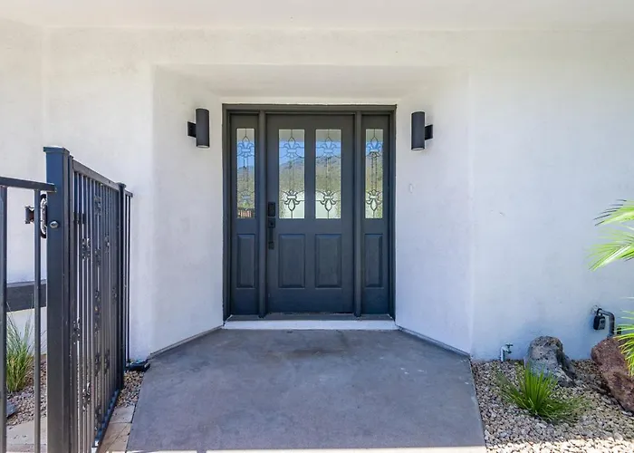 Breezy 3br - Private Pool, Chefs Kitchen And Holiday home