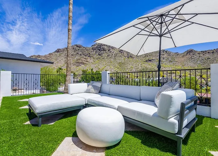 Breezy 3br - Private Pool, Chefs Kitchen And Holiday home