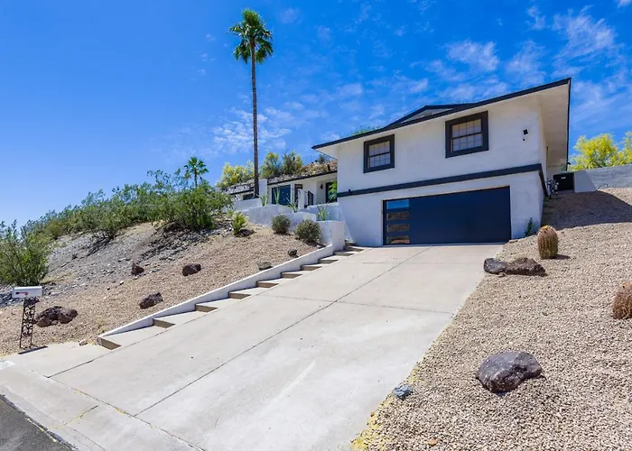 Breezy 3br - Private Pool, Chefs Kitchen And Holiday home Phoenix