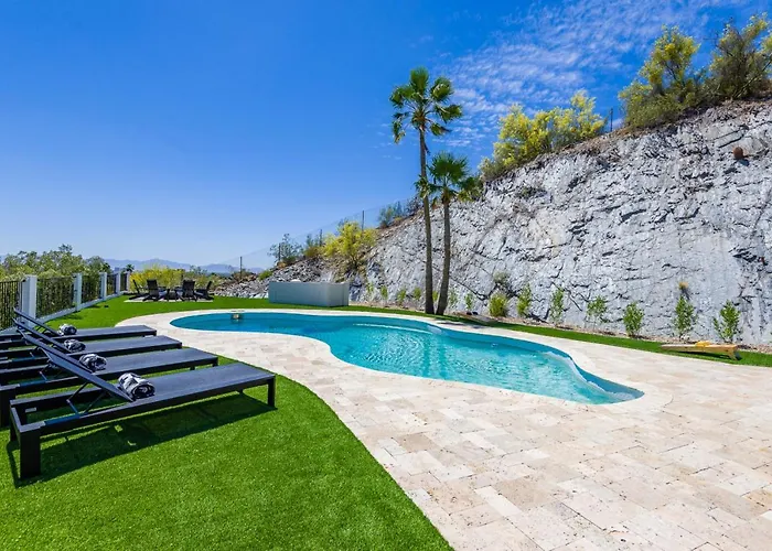 Breezy 3br - Private Pool, Chefs Kitchen And Holiday home Phoenix